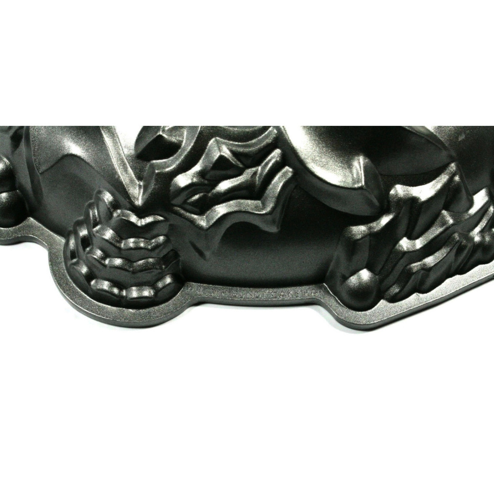 Nordicware Holiday Christmas Wreath Bundt Cake Pan - Picture 3 of 4